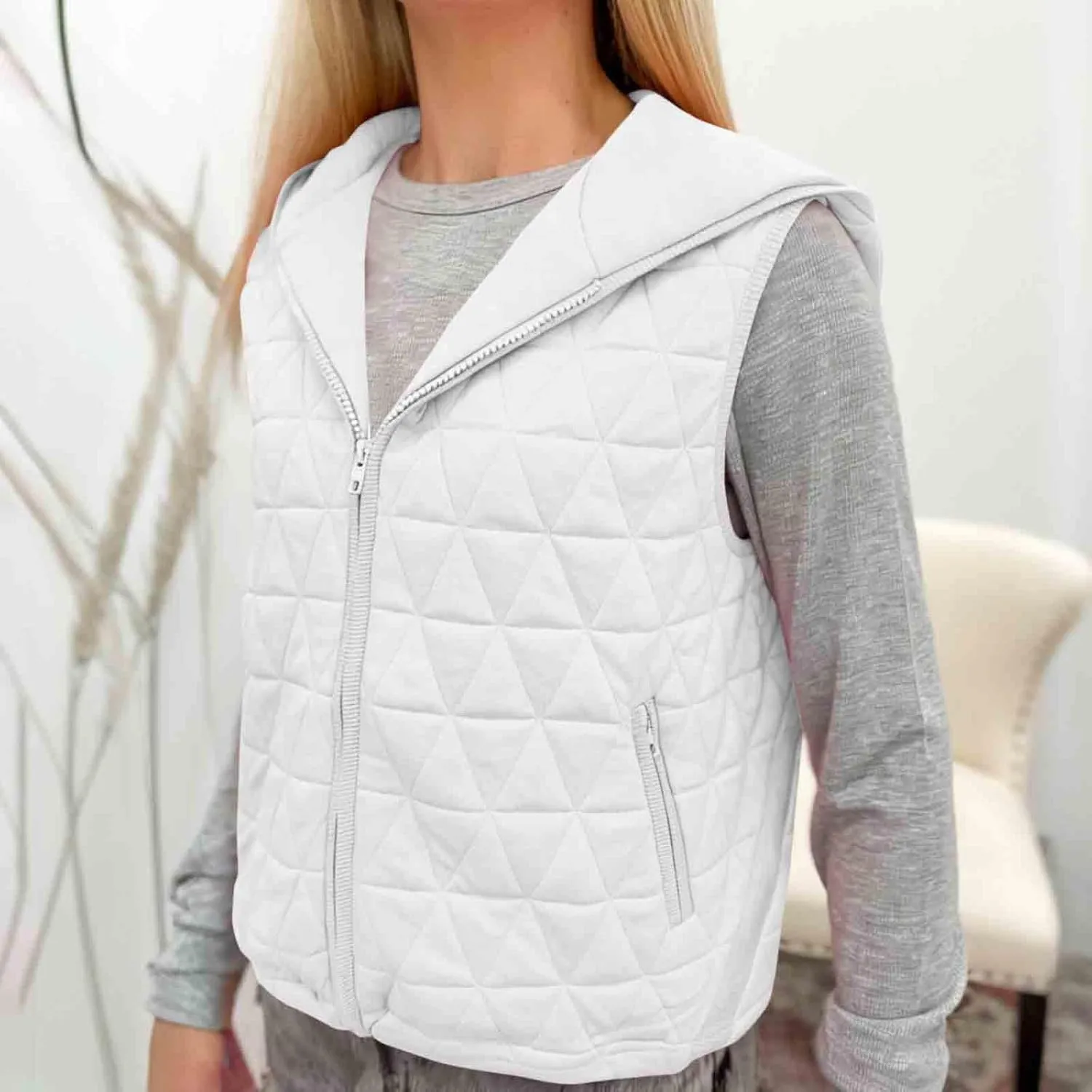 Lmdudan Women's 2024 Fall Vest Casual Sleeveless Hooded Zip Up Jacket Trendy Lightweight Winter Coat Outerwear with Pockets