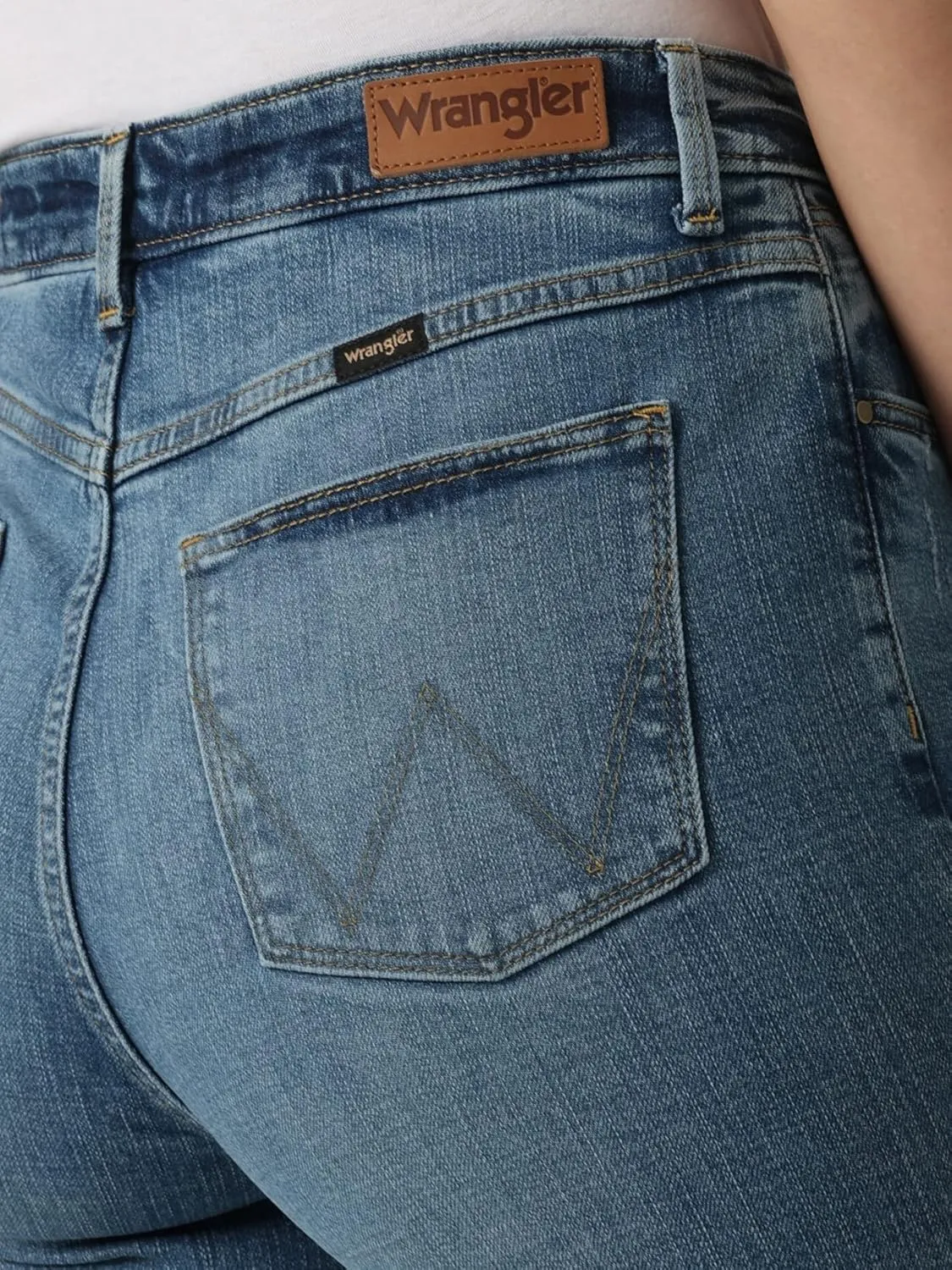 Wrangler Women's High Rise Rodeo Straight Leg Crop Jeans